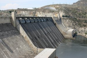 Grand_Coulee_Dam_spillway